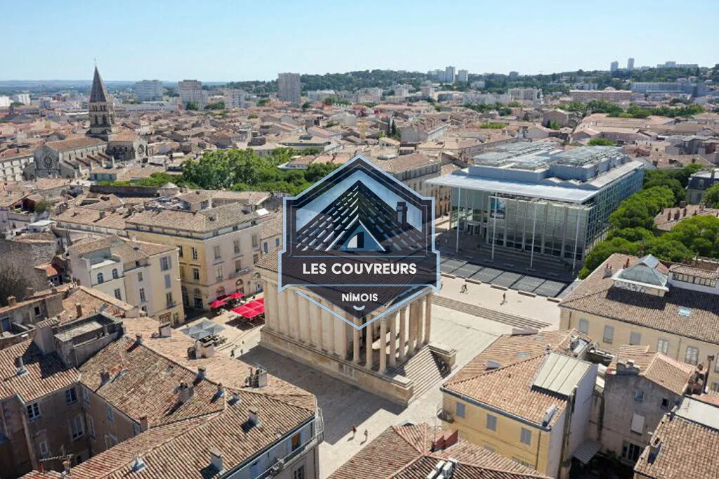 Vue sur les toits du centre de Nîmes
